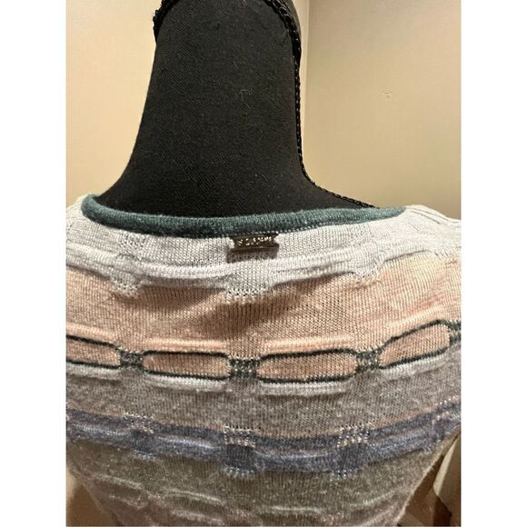 ST. JOHN sport sleeveless Blouse - Picture 6 of 8